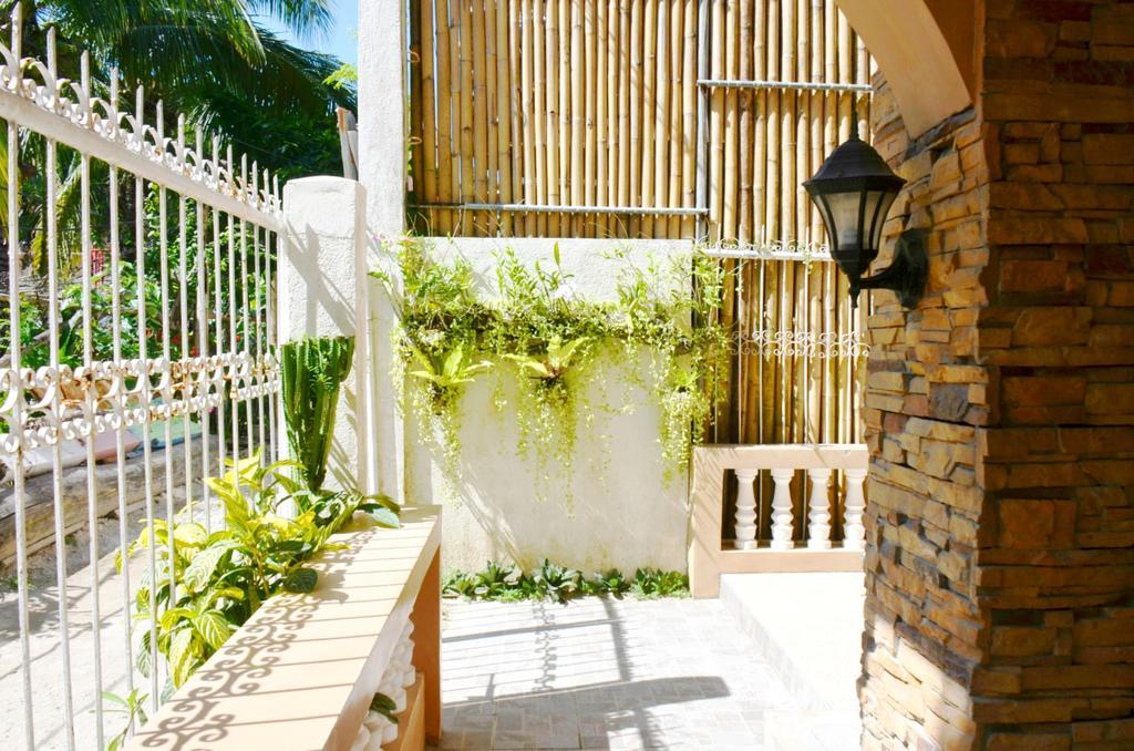 Casa D' Estrella Apartelle Balabag  Exterior photo